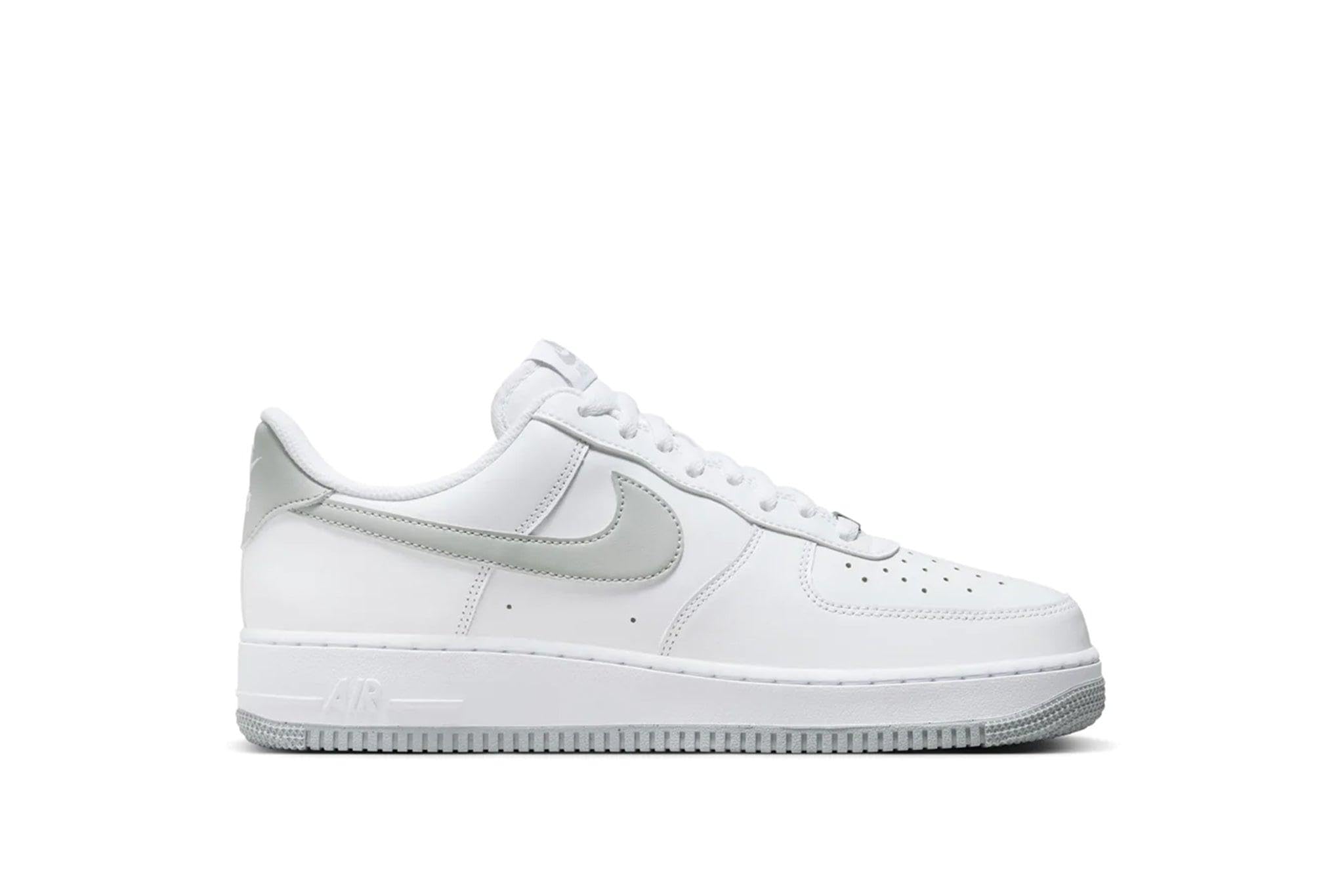 Nike Men's Air Force 1 '07 Sneaker