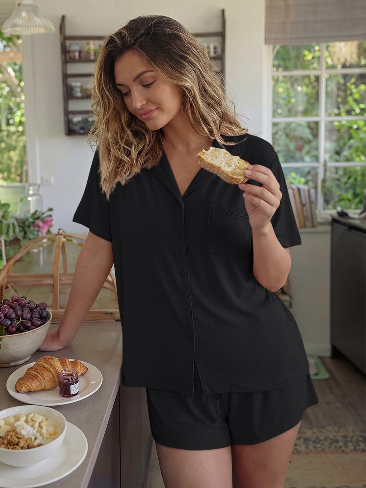 Trendy Queen Pajamas Set for Women 2 Piece Short Sleeve Sleepwear Button Down Pjs Matching Lounge Sets with Pockets