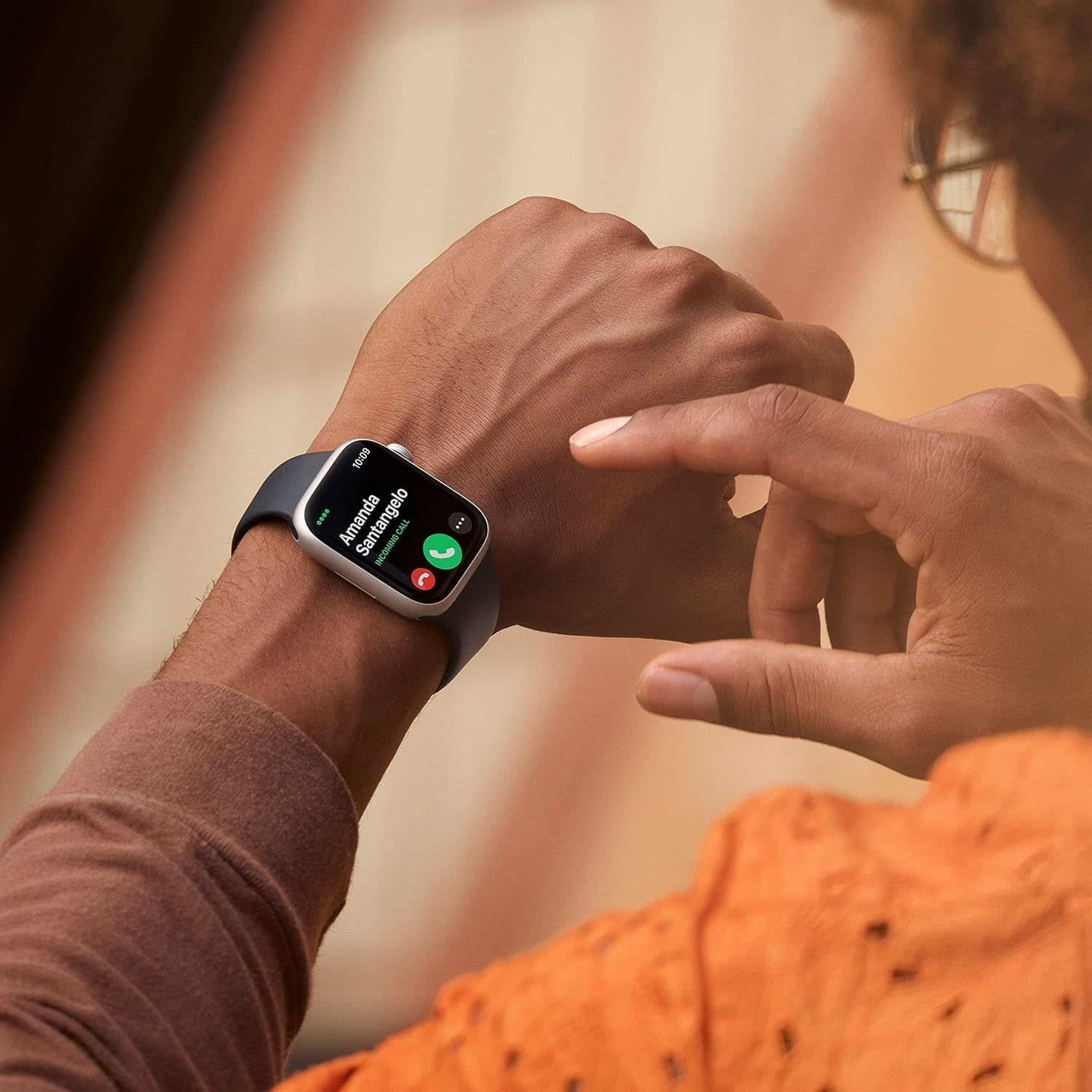 Apple Watch Series 8 [GPS, 41mm] - Midnight Aluminum Case with Midnight Sport Band, S/M (Renewed)