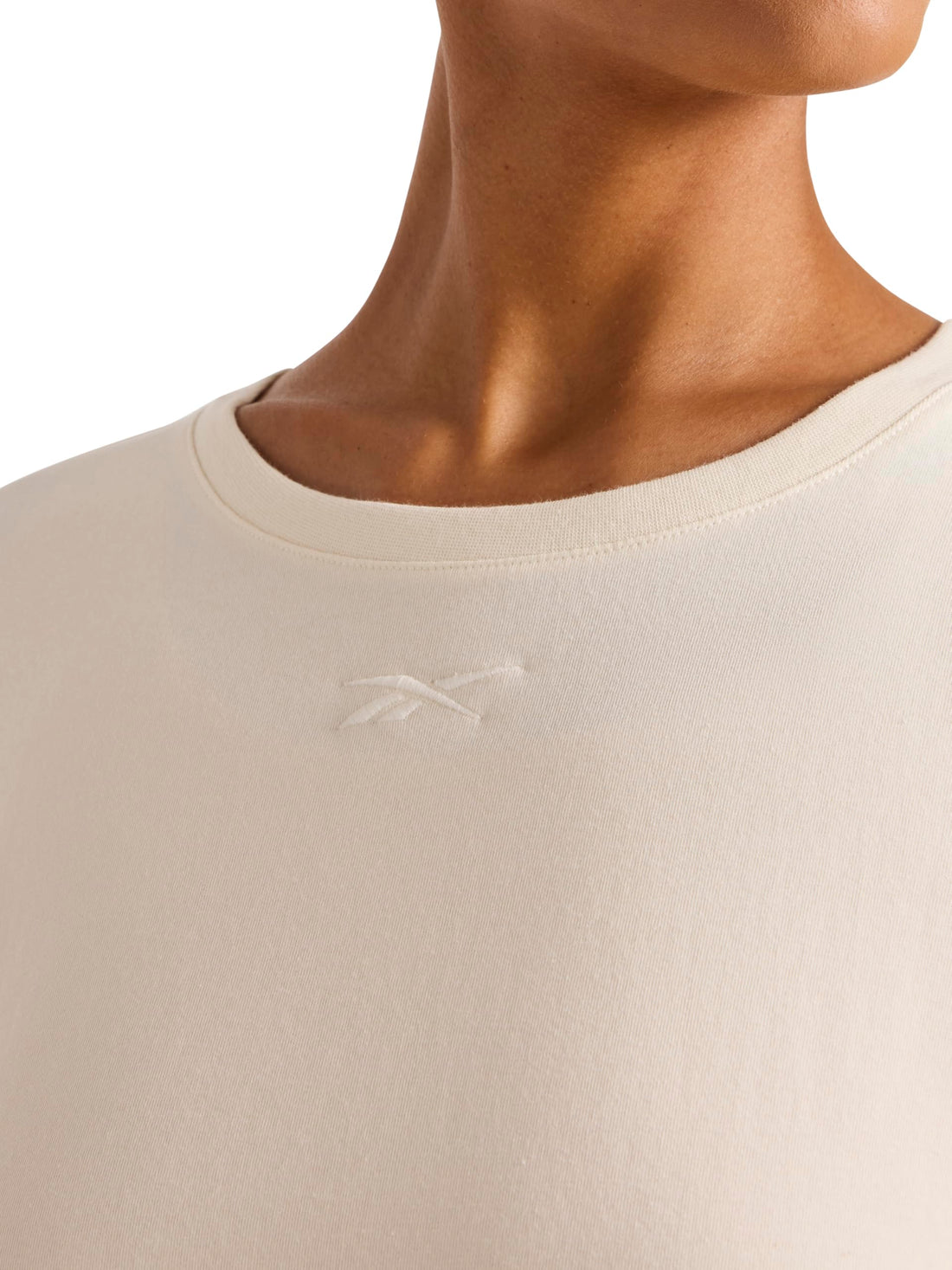 Reebok Women's Embroidery Hit Graphic Crewneck T-Shirt, Standard Fit, Lightweight Stretch Cotton Fabric