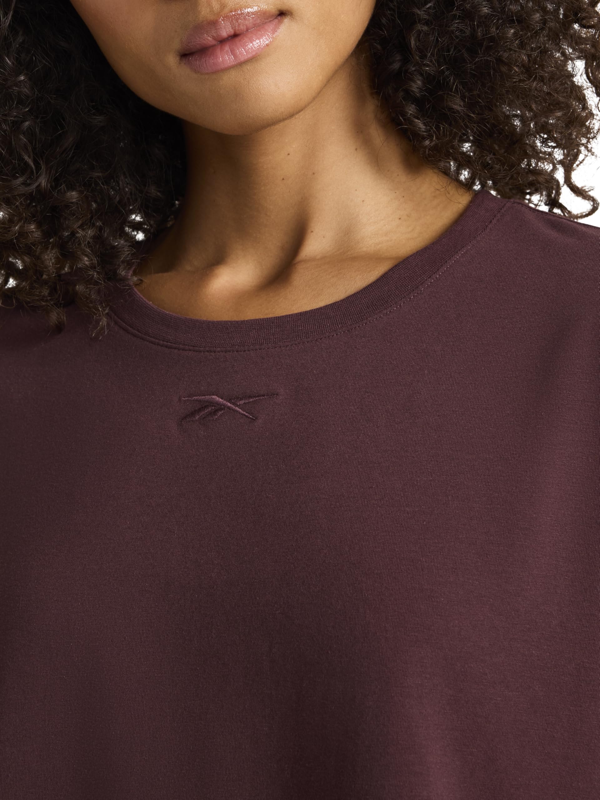 Reebok Women's Embroidery Hit Graphic Crewneck T-Shirt, Standard Fit, Lightweight Stretch Cotton Fabric