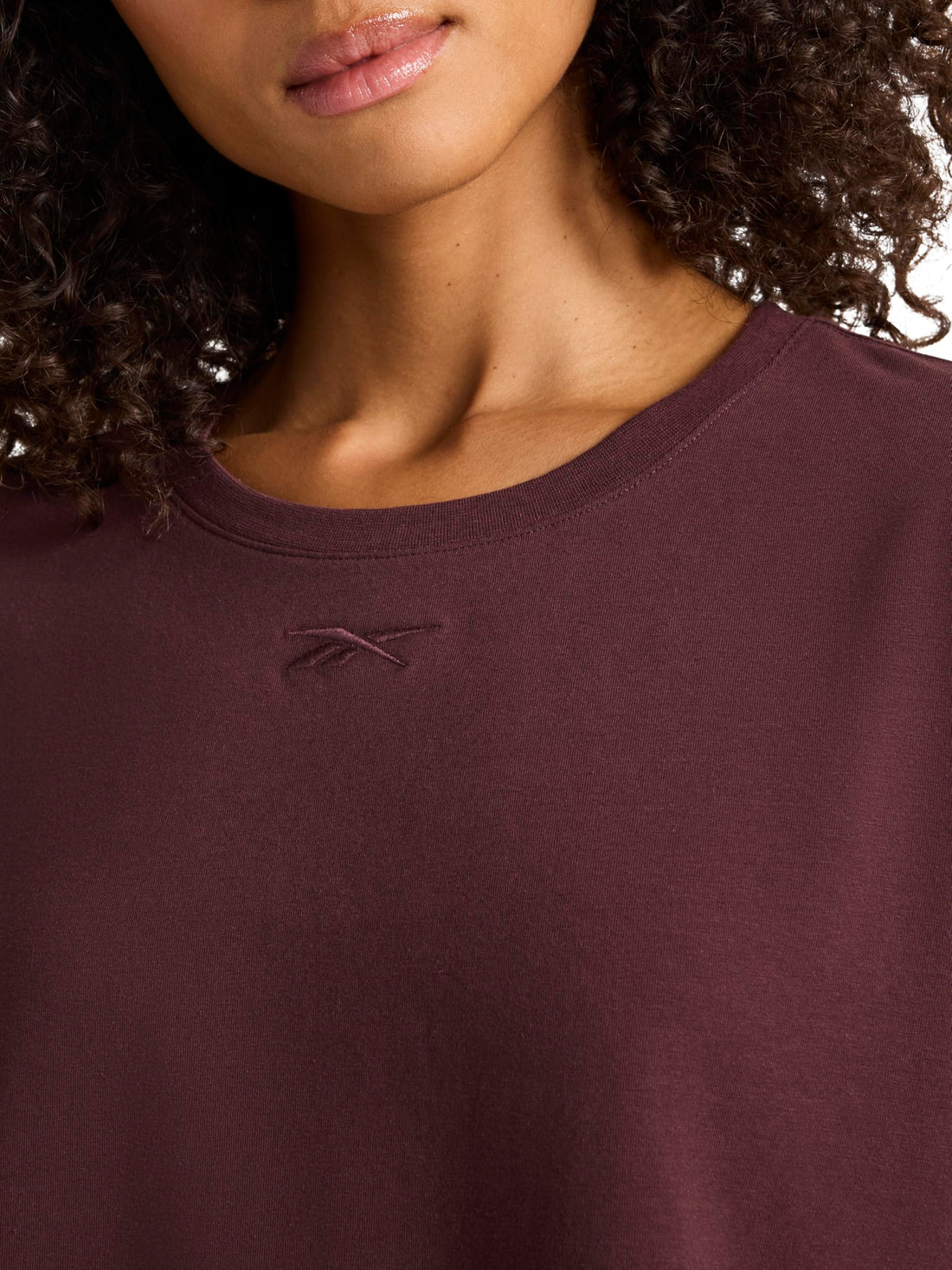 Reebok Women's Embroidery Hit Graphic Crewneck T-Shirt, Standard Fit, Lightweight Stretch Cotton Fabric