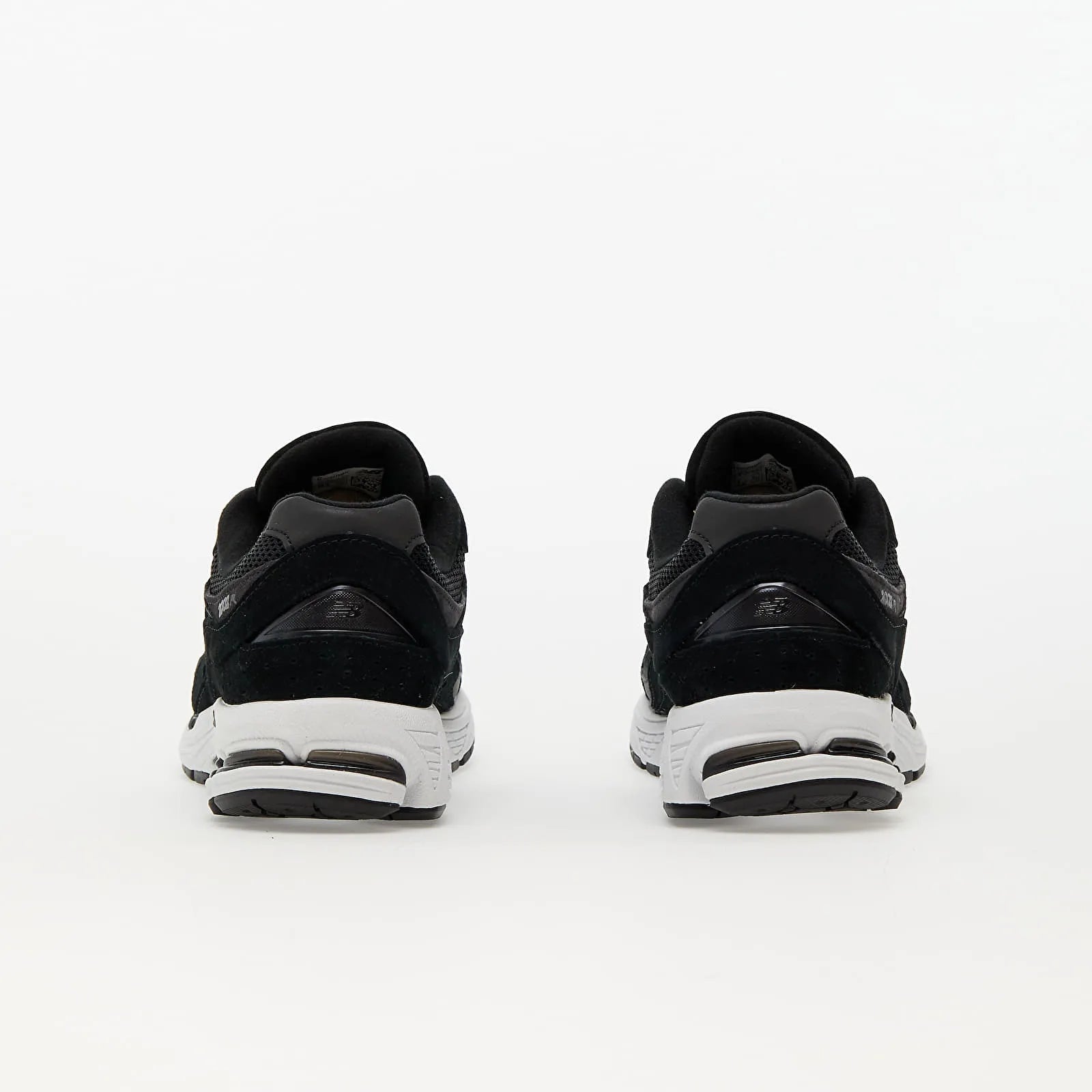 New Balance M2002RBK Men's sneakers