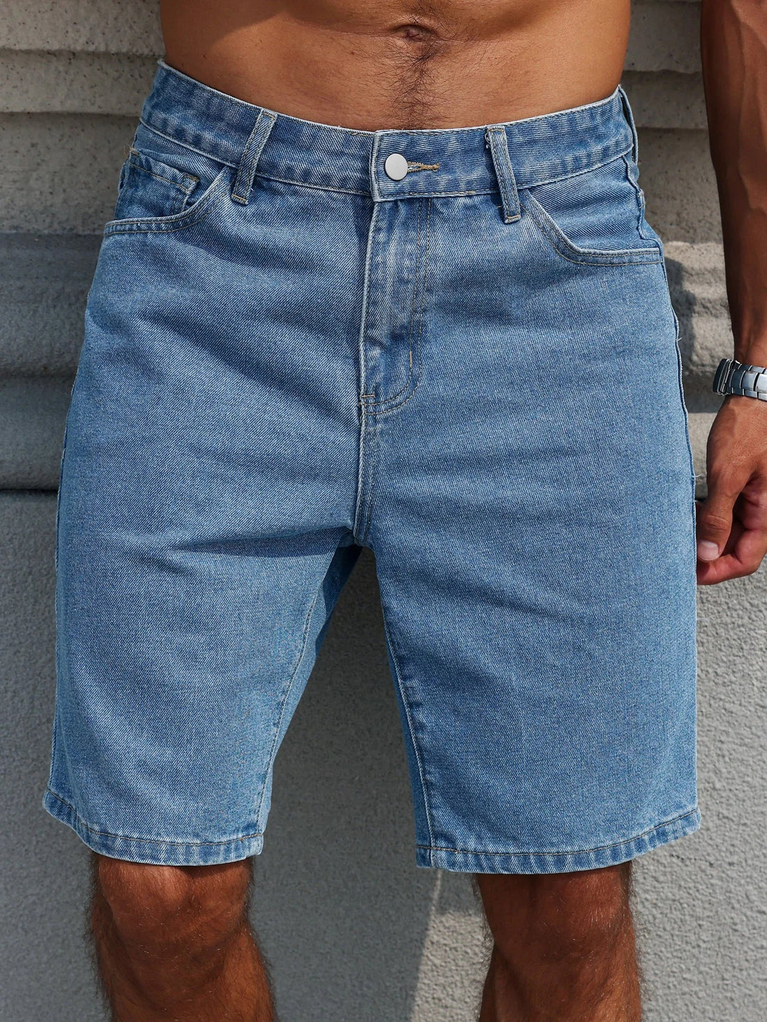 Men's summer denim shorts. A common item in summer. Simple in style. Suitable for casual outings and trips. ATFH