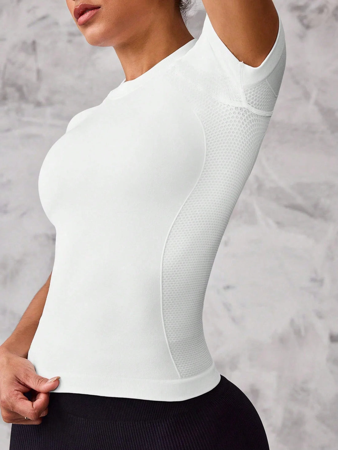 Women's short-sleeved sports top, breathable and quick-drying fabric, suitable for running and yoga, - ATFH
