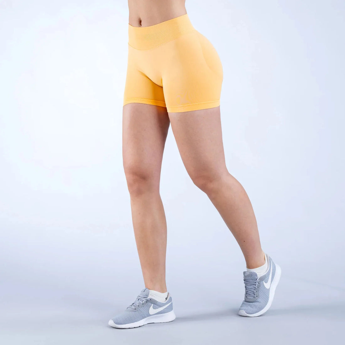 LOGO Tight High Waist Hip Lifting Yoga Pants Seamless Breathable Quick-drying Naked-feeling Sports Fitness Three-point Shorts