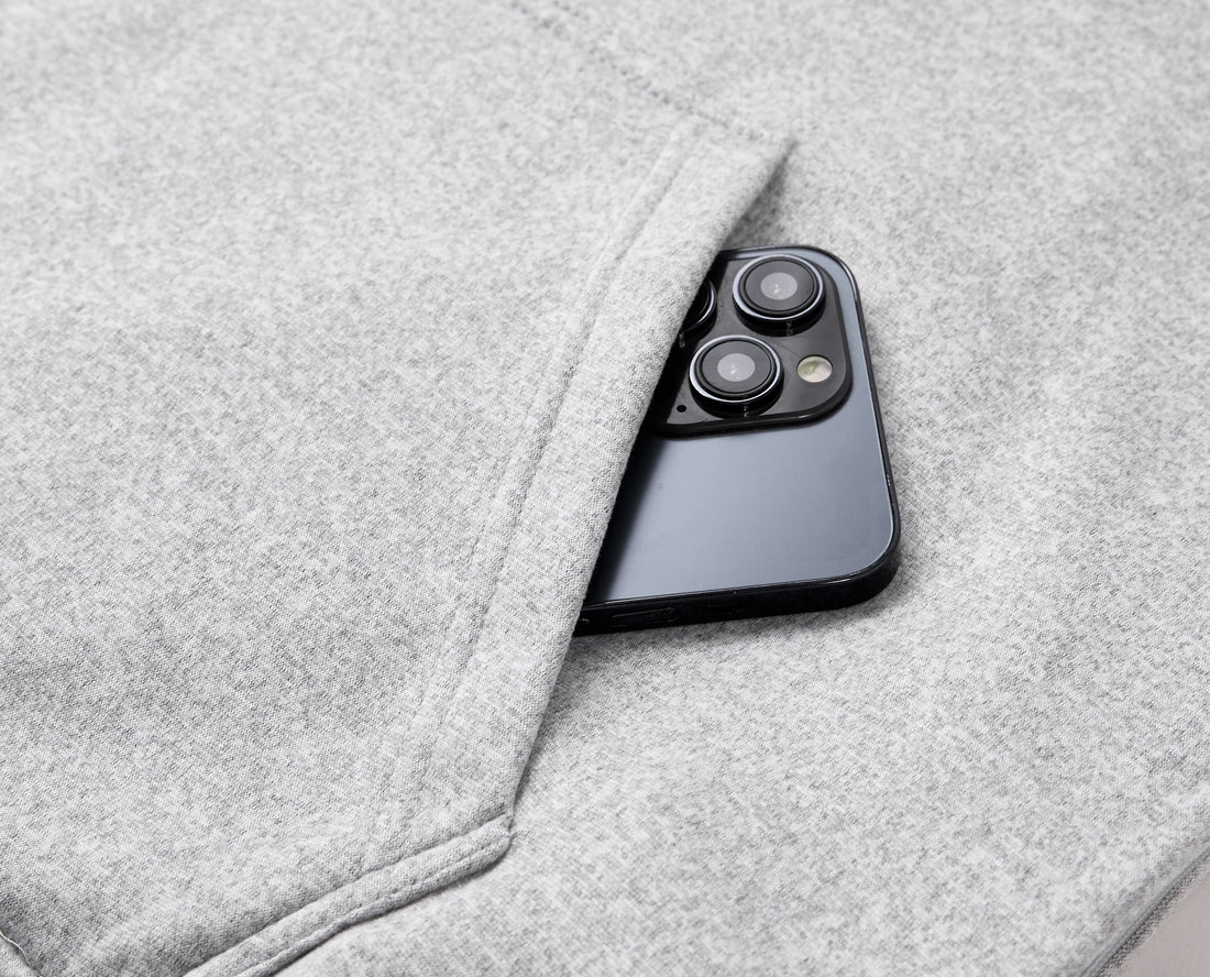 The new smart heating garment is a casual, hooded sweatshirt that can be heated using USB charging. It is designed for outdoor u - ATFH