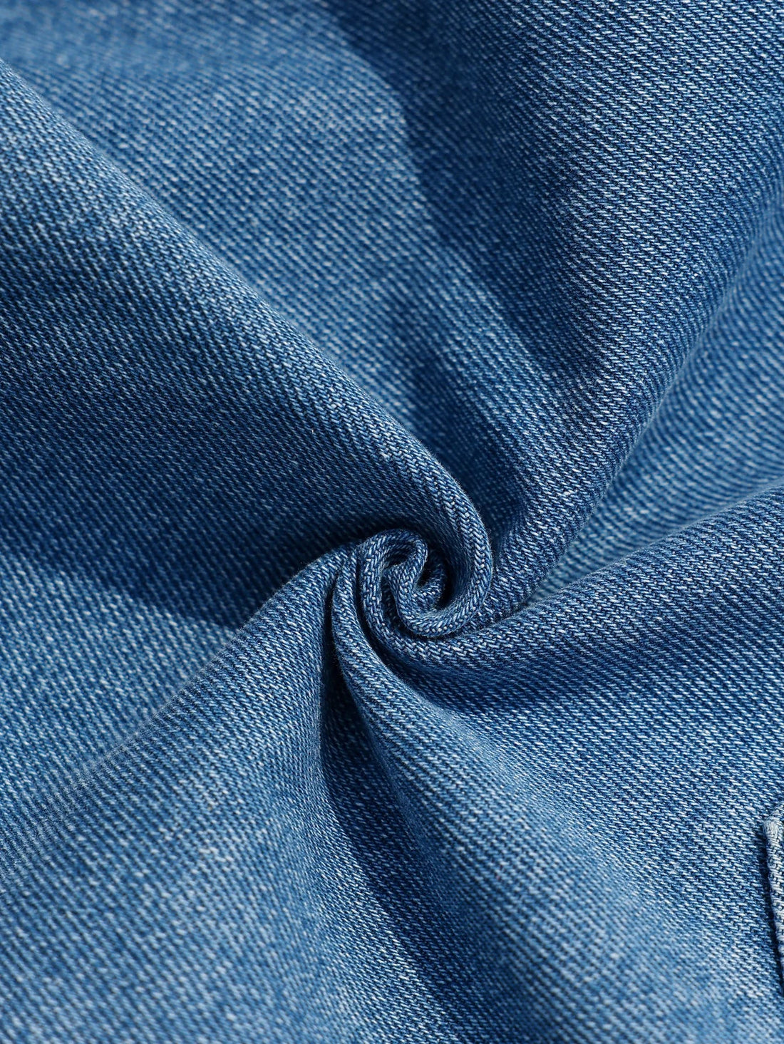Men's summer denim shorts. A common item in summer. Simple in style. Suitable for casual outings and trips. ATFH