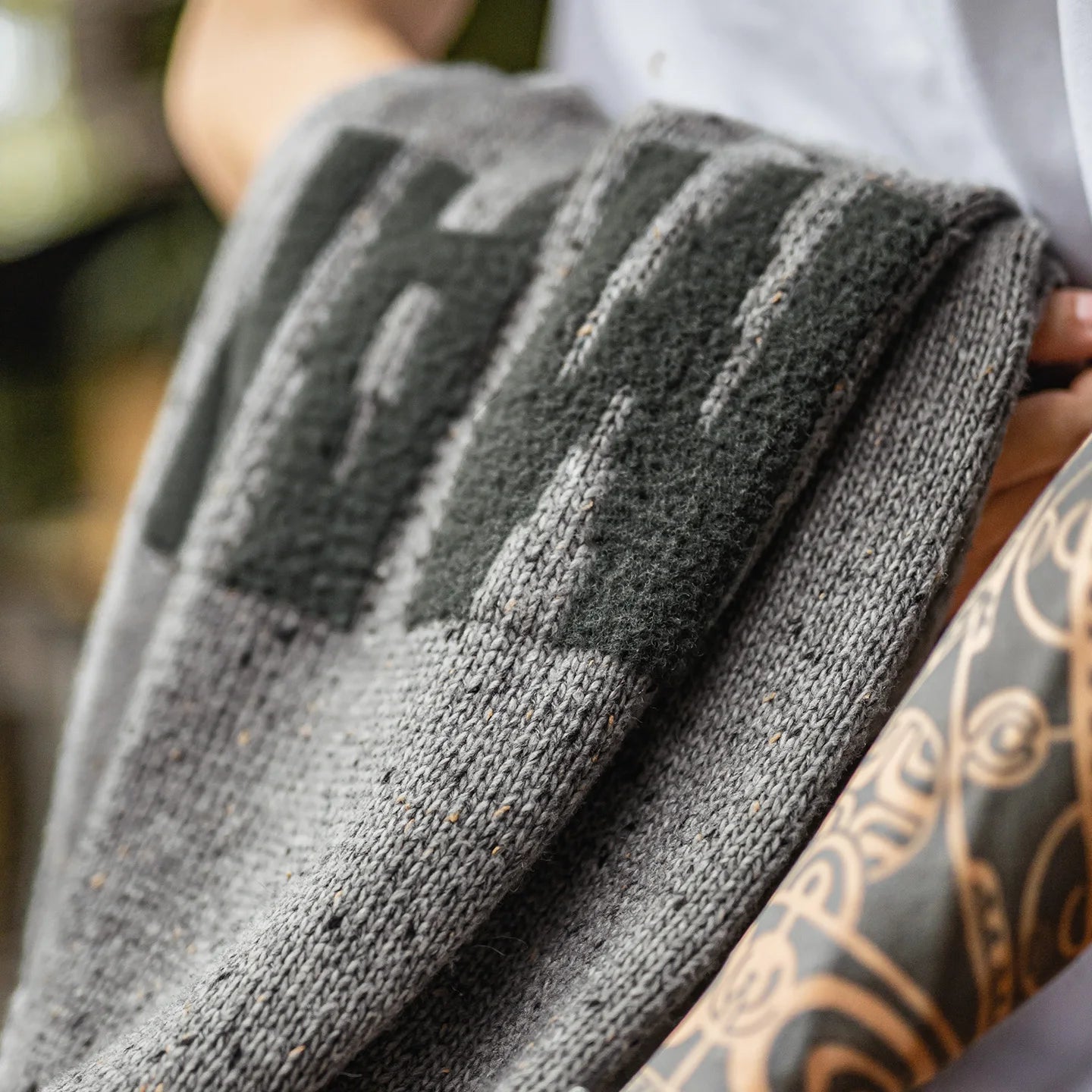 Maden Vintage Men's Gray Letter Jacquard Sweater V-Neck Draped Pullover Thermal Heathered Effect Knitwear for Autumn Winter - ATFH