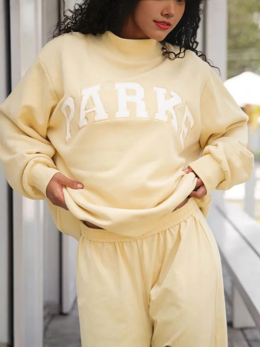 The round-neck single-piece pullover has exotic patterns in various colors. - ATFH