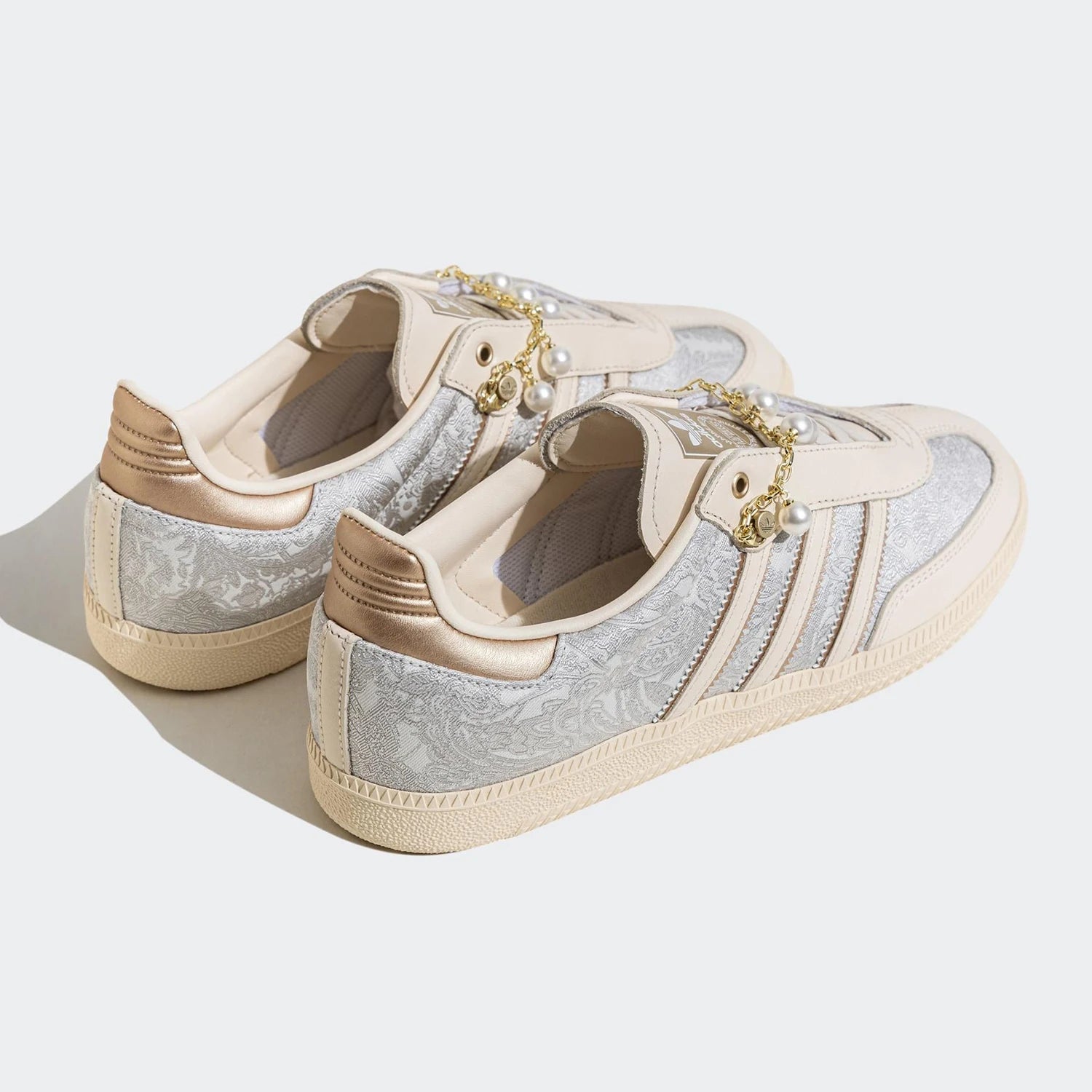 Adidas Official Authentic Three Stripes Women's Lightweight Breathable Wear-resistant Casual Sports Shoes JQ2616 ATFH