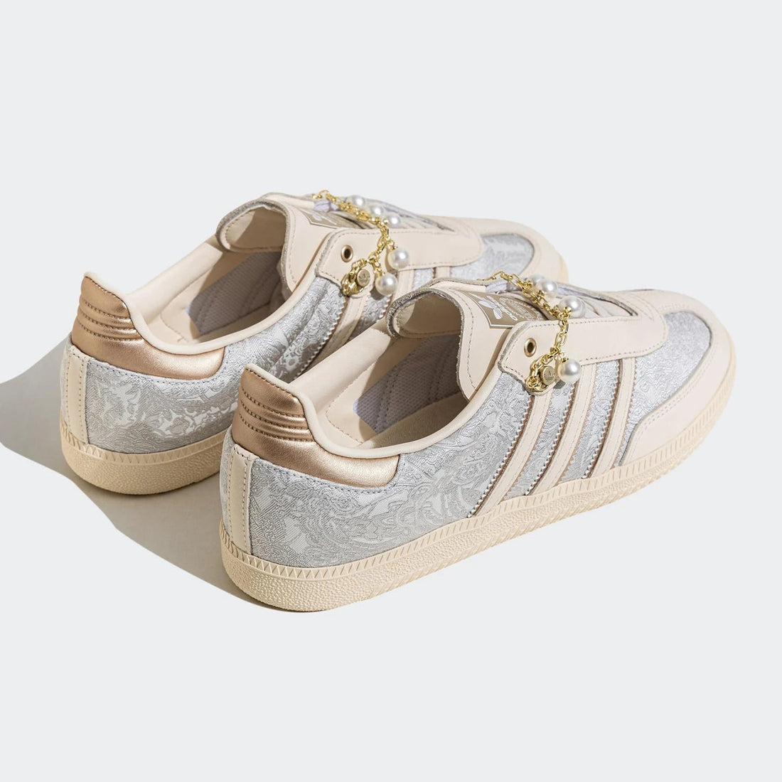 Adidas Official Authentic Three Stripes Women's Lightweight Breathable Wear-resistant Casual Sports Shoes JQ2616 ATFH